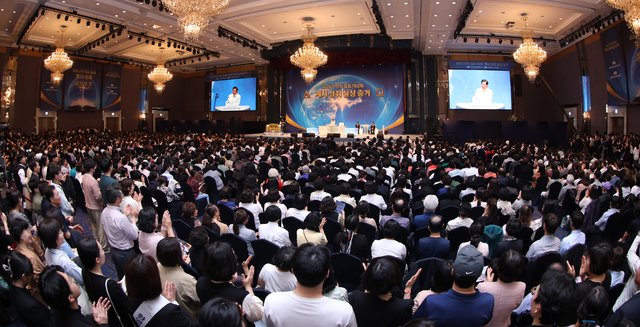 ponder221819's tweet image. The Wave of Truth is Unstoppable! 
📍 Gwangju ➡️ Seoul ➡️ Busan ➡️ Incheon ➡️ DAEGU

Daegu just hit a new milestone: 33,200+ cumulative attendees and 797 MOUs.
"90% of Revelation is fulfilled." 

Read more: tinyurl.com/msmvtzvc

#Shincheonji #BibleSeminar #Revelation