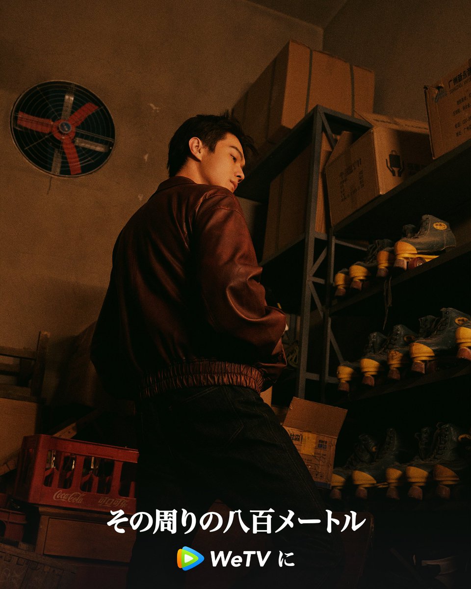 WeTVJapan's tweet photo. 彼は愛する人を守りたいのに、自分自身を守ることができない。🖤

#その周りの八百メートル 毎日午後7時に #WeTV で最新エピソード更新！

役者：#DingYongdai #XuKai #DengEnxi 

#WeTVJapan #方圆八百米 https://t.co/0mHQ9p6kp0