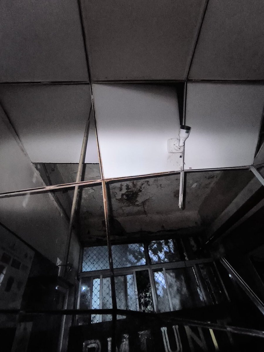 otvkhabar's tweet photo. #SCB_ମେଡିକାଲରେ_ଖସିଲା_ସିଲିଂ
-କଟକ ବଡ଼ ମେଡିକାଲରେ ଅଘଟଣ: ଖସିଲା ଛାତ ସିଲିଂ
-SCB ହେମାଟୋଲୋଜି ବିଭାଗ ପାଇଖାନା ନିକଟରେ ଖସିଲା ସିଲିଂ
-ମଙ୍ଗଳବାର ରାତିରେ ଛାତ ସିଲିଂ ଖସିଥିବା ବେଳେ କ୍ଷୟକ୍ଷତି ହୋଇନି
#SCBMedicalCuttack #CeilingCollapse #CuttackBigMedical #SCBHematology #OTV https://t.co/6Hdv9Jhqhb