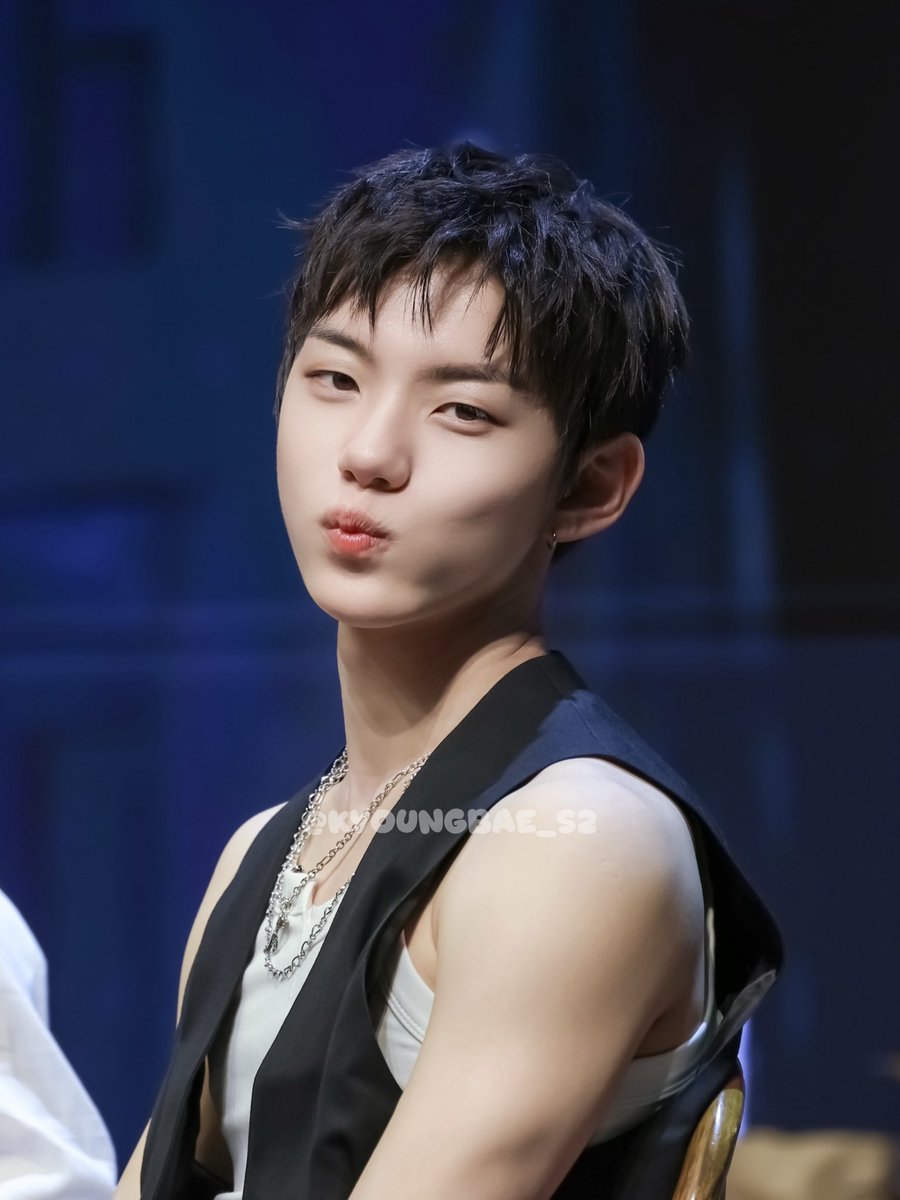 KyoungBae_S2's tweet photo. 260421 컴백 라이브
애기 햄찌🥺💜

#서경배 #경배 
#SEOKYOUNGBAE #KYOUNGBAE #CLOSEYOUREYES https://t.co/HfCGqg6kmM