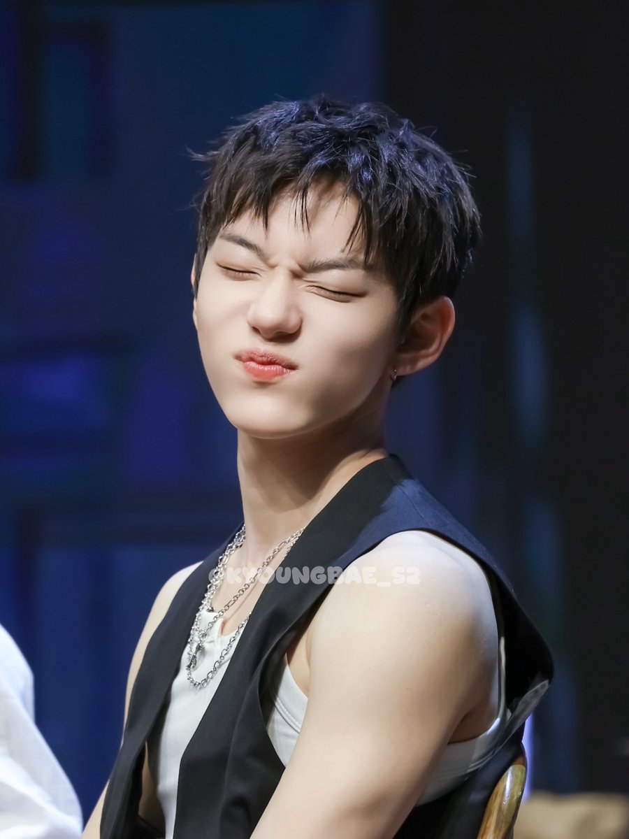 KyoungBae_S2's tweet photo. 260421 컴백 라이브
애기 햄찌🥺💜

#서경배 #경배 
#SEOKYOUNGBAE #KYOUNGBAE #CLOSEYOUREYES https://t.co/HfCGqg6kmM
