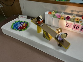 senyoukai's tweet photo. 【エントランス装飾】
第二光陽苑のエントランスの装飾です
受付スタッフが季節ごとにあった装飾を考え作成してくれています😊
いつも可愛い装飾楽しみです☆彡

ちなみにモデルは、東社協のマスコットキャラクターのアクティブル君です

#泉陽会 #第二光陽苑 #アクティブルくん #介護職員 #介護の仕事 https://t.co/swdrYiQ2pE