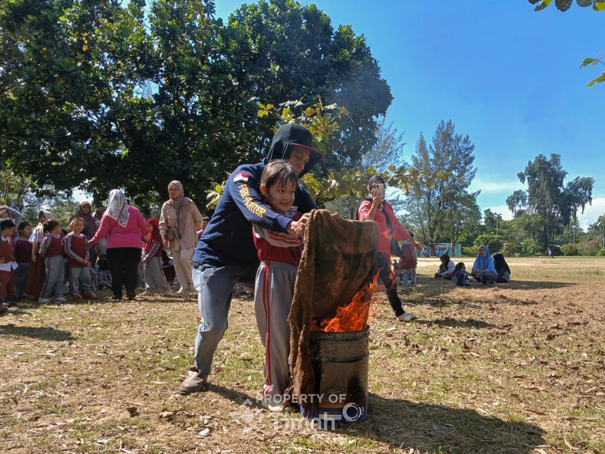 intrikdotid's tweet image. Siswa TK Stannia Diajari Padamkan Api

intrik.id/siswa-tk-stann…

#Damkar #pttimah #tkstannia