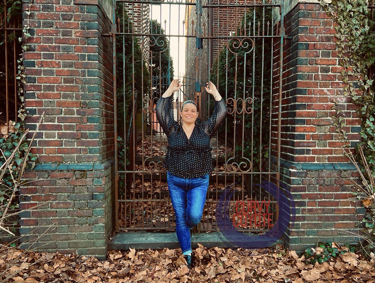 CurvyCoyote1's tweet photo. Out &amp; around on a cool day in the neighborhood.
Any guesses where? https://t.co/y3ttSi3U85