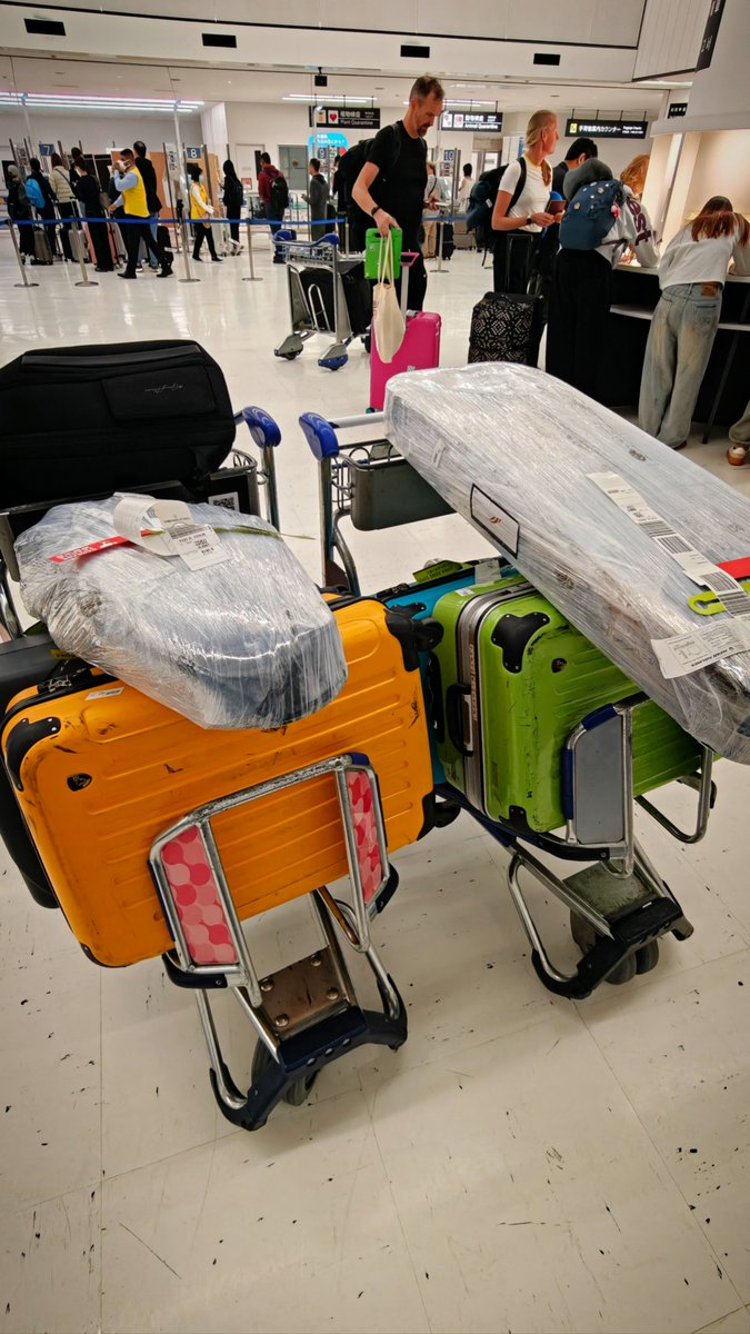 CaskFuseNTelmr's tweet photo. 先日、2年半暮らしたインドから本帰国しました🇯🇵

荷物はスーツケース4つ・ギター2本と少なくなく、運搬が心配でしたが...本日無事に全ての荷物を受け取りました。

当面はゆっくりしつつ、また落ち着いたら日本での音楽活動も再開していこうと考えています🎸 https://t.co/b7MflVa9cL
