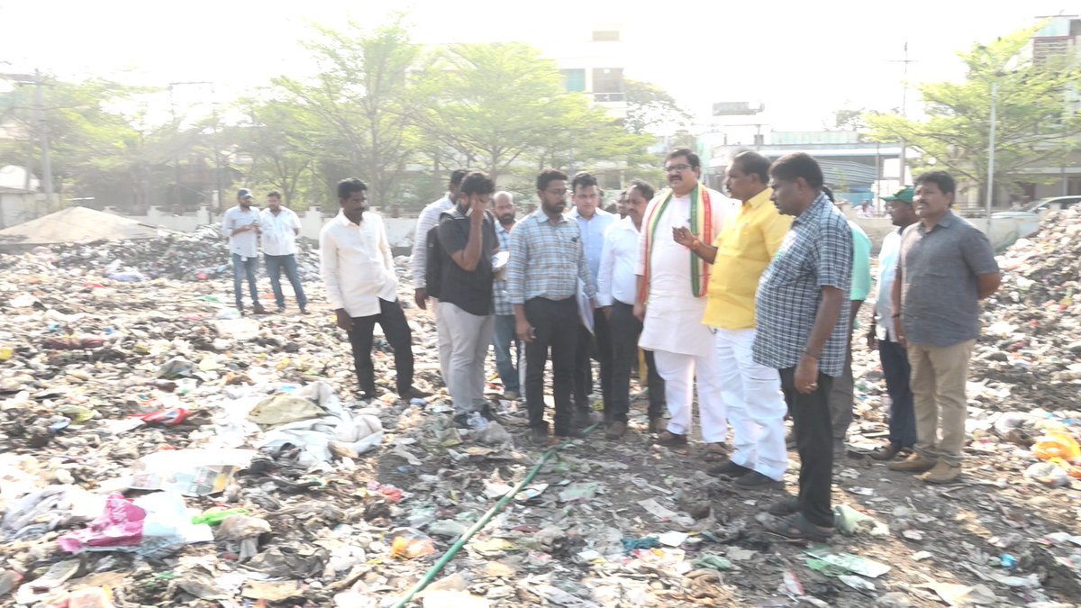 WGDOfficial's tweet image. పాలకొల్లులో బయో మైనింగ్ పనులపై మంత్రి నిమ్మల రామానాయుడు సమీక్ష. చెత్తను వనరులుగా మార్చే దిశగా చర్యలు వేగవంతం. 57,600 మెట్రిక్ టన్నుల ప్రాసెసింగ్‌కు ఆర్డర్లు, రూ.5 కోట్లతో ఆధునిక కేంద్రం ఏర్పాటు. #SwachhAndhra #BioMining #Palakollu