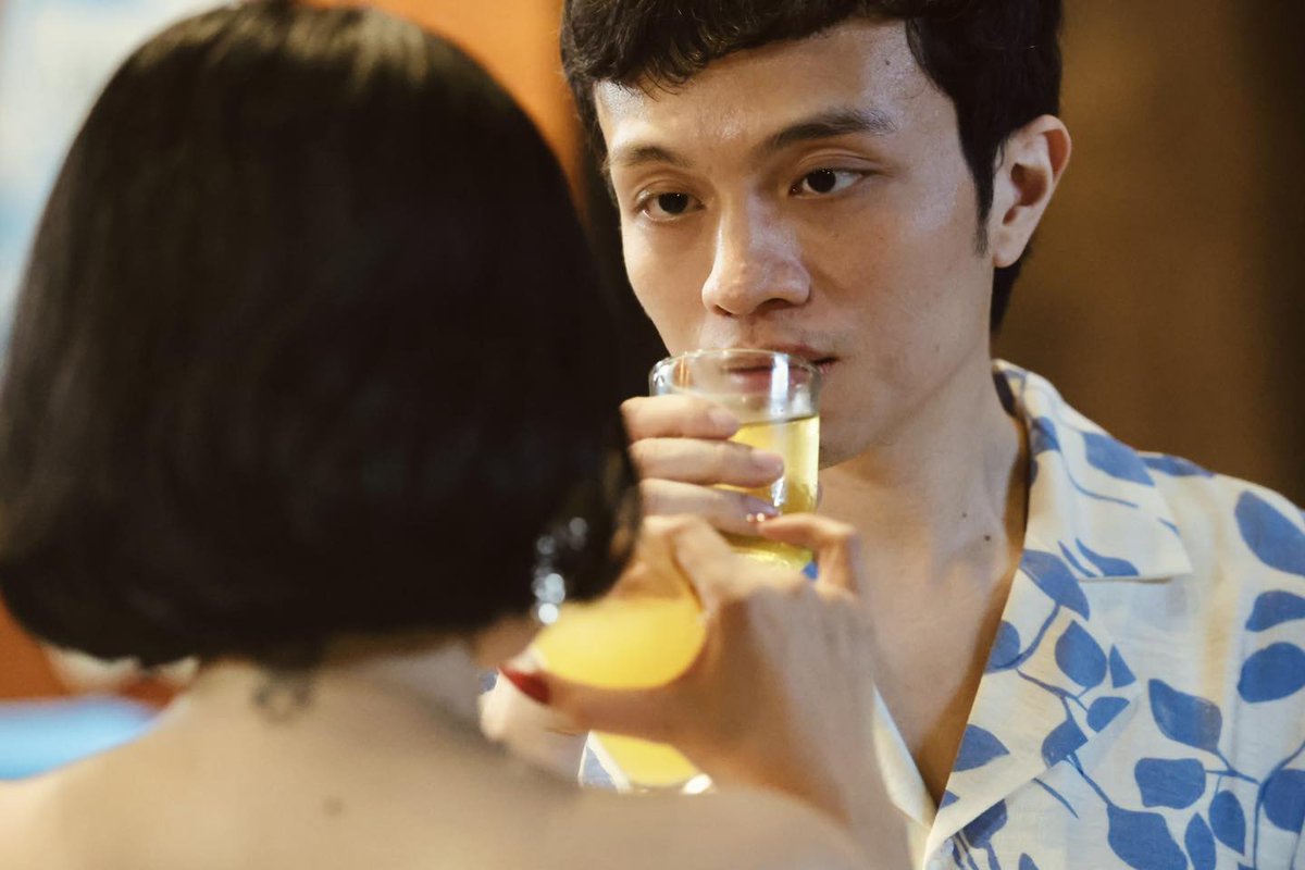 PilipinasToday_'s tweet image. CONGRESSMAN NA, ARTISTA PA!

Ibinahagi ni Cavite 4th District Rep. Kiko Barzaga sa kanyang Facebook post nitong Martes, Abril 21 ang ilang behind-the-scenes mula sa isang music video na ginanap sa isang resort sa Pansol, Laguna.

📷: Kiko Barzaga/Facebook

#PilipinasToday