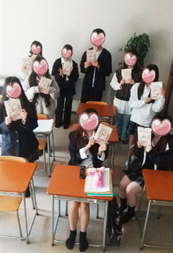 aoi_school's tweet photo. 韓国コスメとして人気の Anua 様より、化粧品をご提供いただきました💕
思いがけないサプライズに、生徒たちは一斉に笑顔に😃
このような温かいご支援に、心より感謝申し上げます🌟　　#葵高等学院 #新潟通信制高校 #Anua https://t.co/opVEkoj0mT