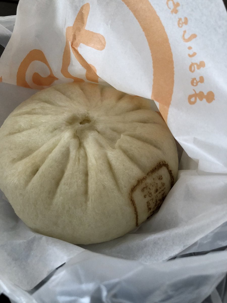 aoipome's tweet image. 仕事できてますが一旦お昼絡めて散策。
松坂牛まん🐮580円
なかなかのお値段ですがほろほろ甘辛お肉で美味しかった😋
ランチは秋刀魚定食🐟
お腹いっぱいで眠いな…
#VISON