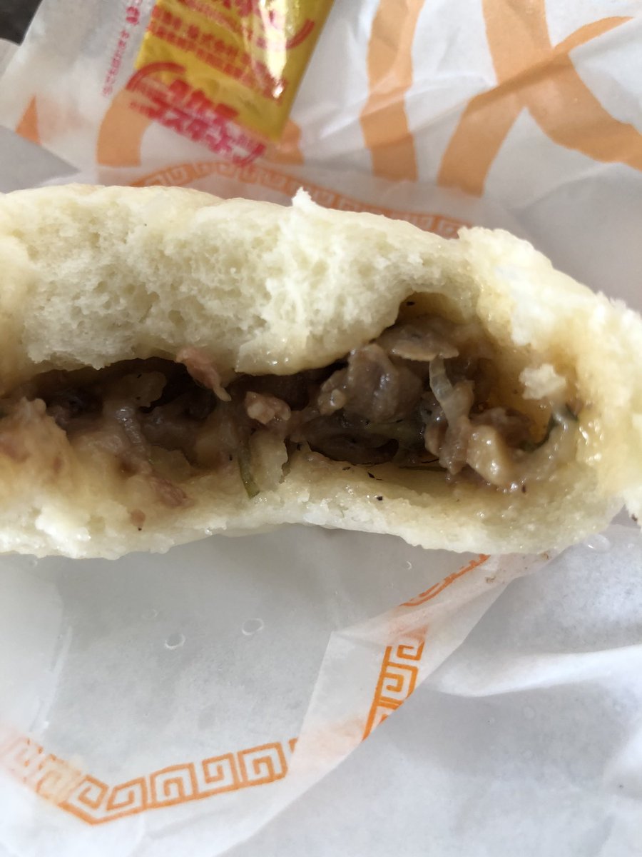 aoipome's tweet image. 仕事できてますが一旦お昼絡めて散策。
松坂牛まん🐮580円
なかなかのお値段ですがほろほろ甘辛お肉で美味しかった😋
ランチは秋刀魚定食🐟
お腹いっぱいで眠いな…
#VISON