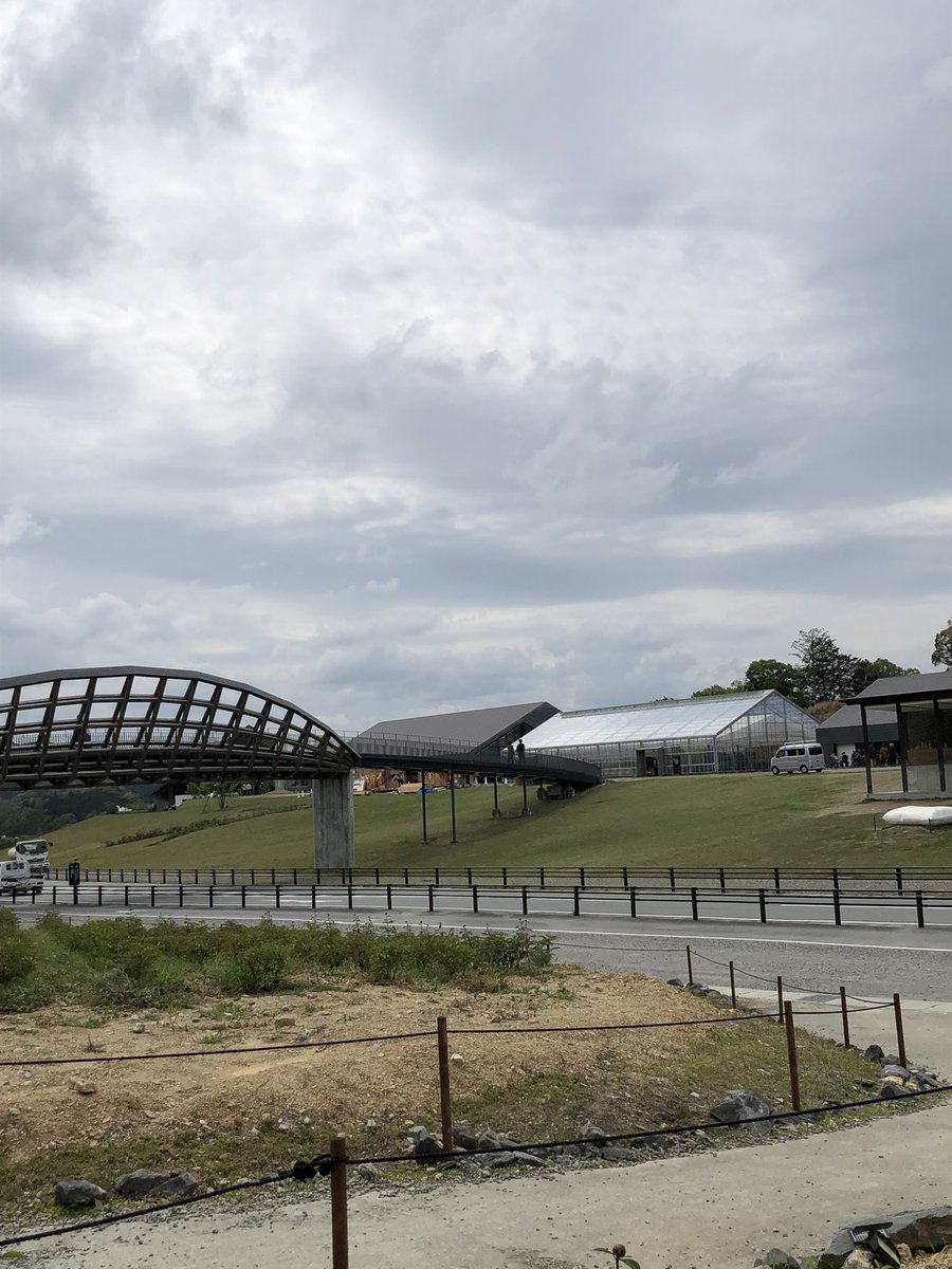 aoipome's tweet image. 仕事できてますが一旦お昼絡めて散策。
松坂牛まん🐮580円
なかなかのお値段ですがほろほろ甘辛お肉で美味しかった😋
ランチは秋刀魚定食🐟
お腹いっぱいで眠いな…
#VISON