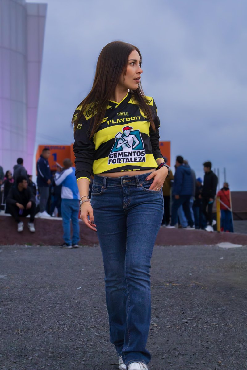 maferbava's tweet photo. Porque ustedes lo pidieron jajaja 
Tenemos un pase doble para este Pachuca vs Pumas 🫡
Deben seguir a @SkechersMexico y a mi obvio jaja 
Darle 💙 a esta publi
Comentar una foto con tu playera fav de skechers, el comentario que tenga más likes se lo lleva🫶🏻✨ 
#pachucasomostodos https://t.co/p8dcl47WRb