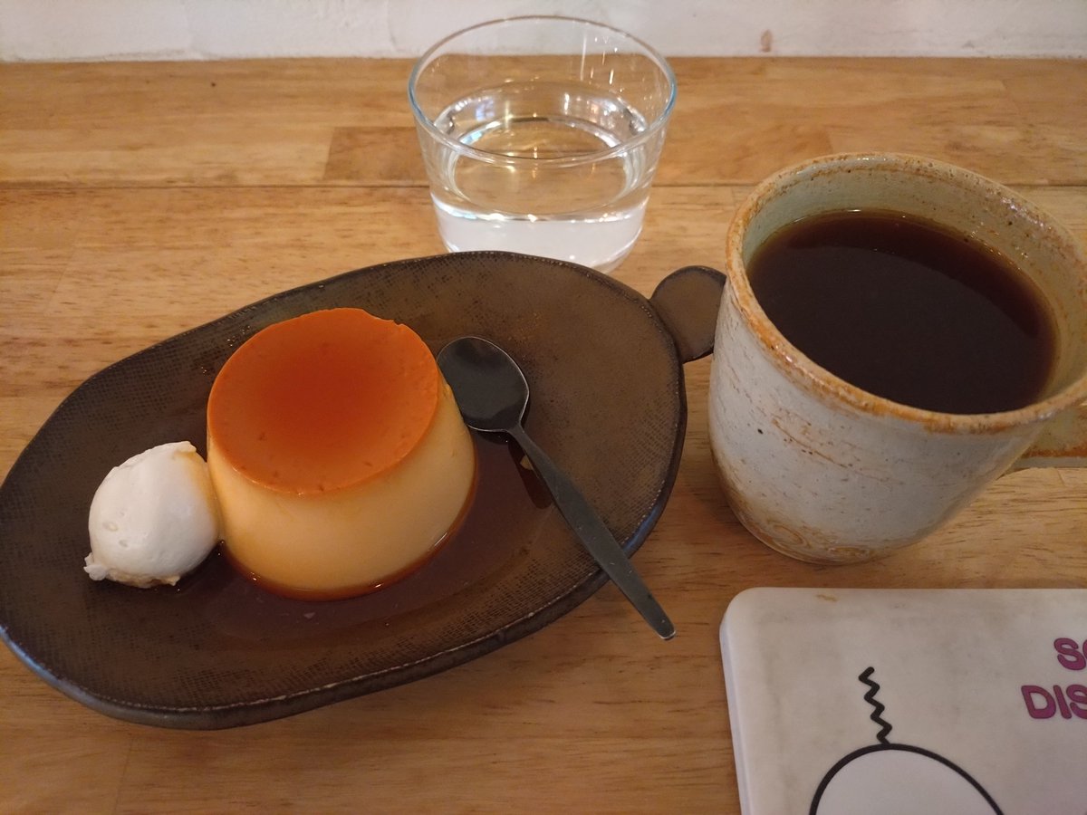 M__Soka's tweet photo. 就業前におやつ＆カフェへ🚙。

久しぶりのかためのプリン🍮が美味しい😋🎶。
今日もゆったりできました(*^^*)。

 #PAKAN https://t.co/fMbA44vnyU