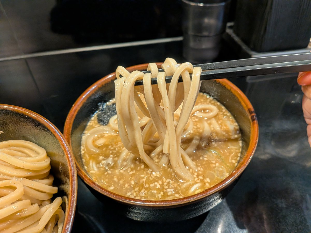 yursus2020's tweet photo. #つけ麺ながおか ごまつけ麺中盛(1100円)

·いつもいい色したツルシコ極太麺
·酸味の効いたスープにごまの甘さが効いてどんどんいける
·並220g中320g大420gなので満足のボリューム
·スープ割もセルフで可能

#相模原グルメ
#相模原ラーメン
#相模大野グルメ
#相模大野ラーメン https://t.co/7aILDtN7Is