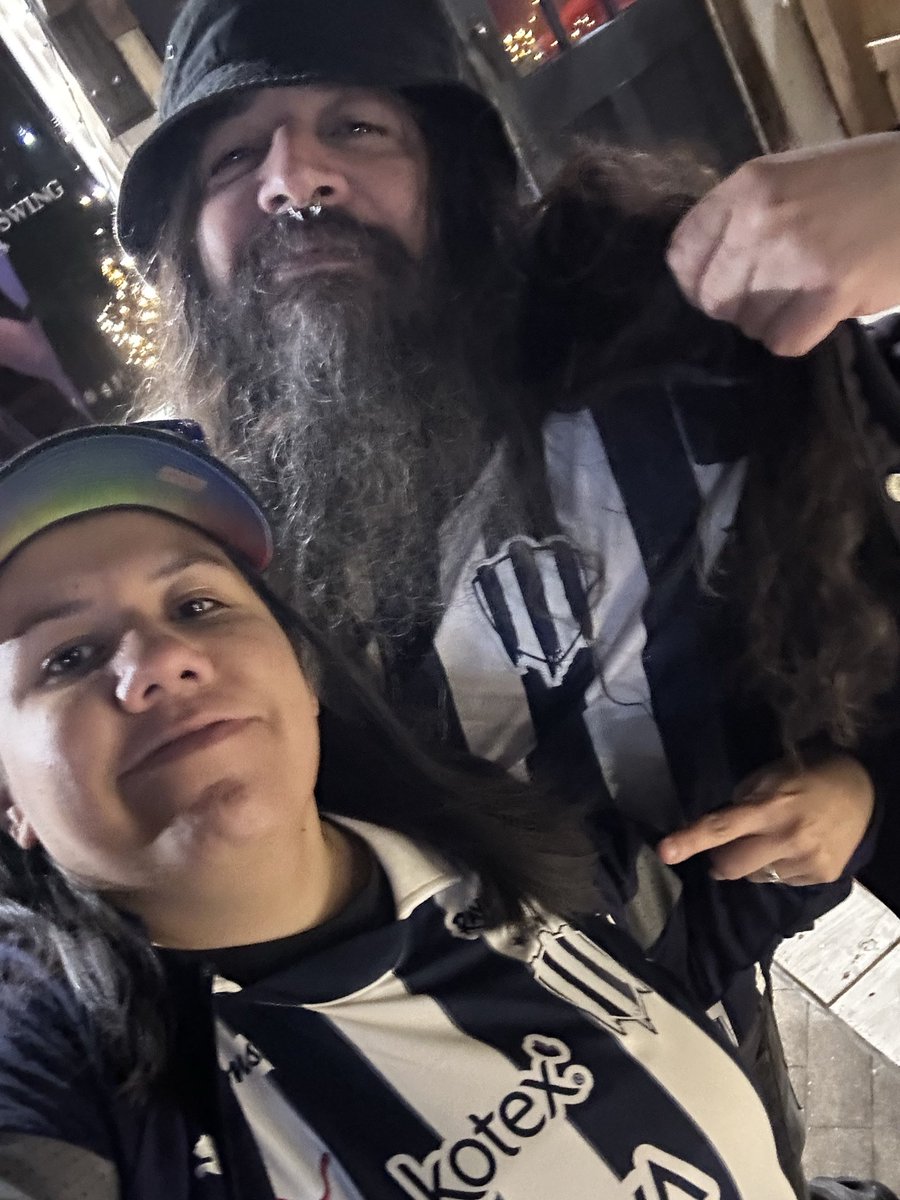 Happy Birthday al COMPI <a href="/vecerro/">Victor Galicia</a> 💙🤍 Gracias por tu Pazion a los colores! 
Mis más grandes deseos para Ti!
Vamo alentando al MTY desde TX! 
  #Rayadas 😎🤘🏼