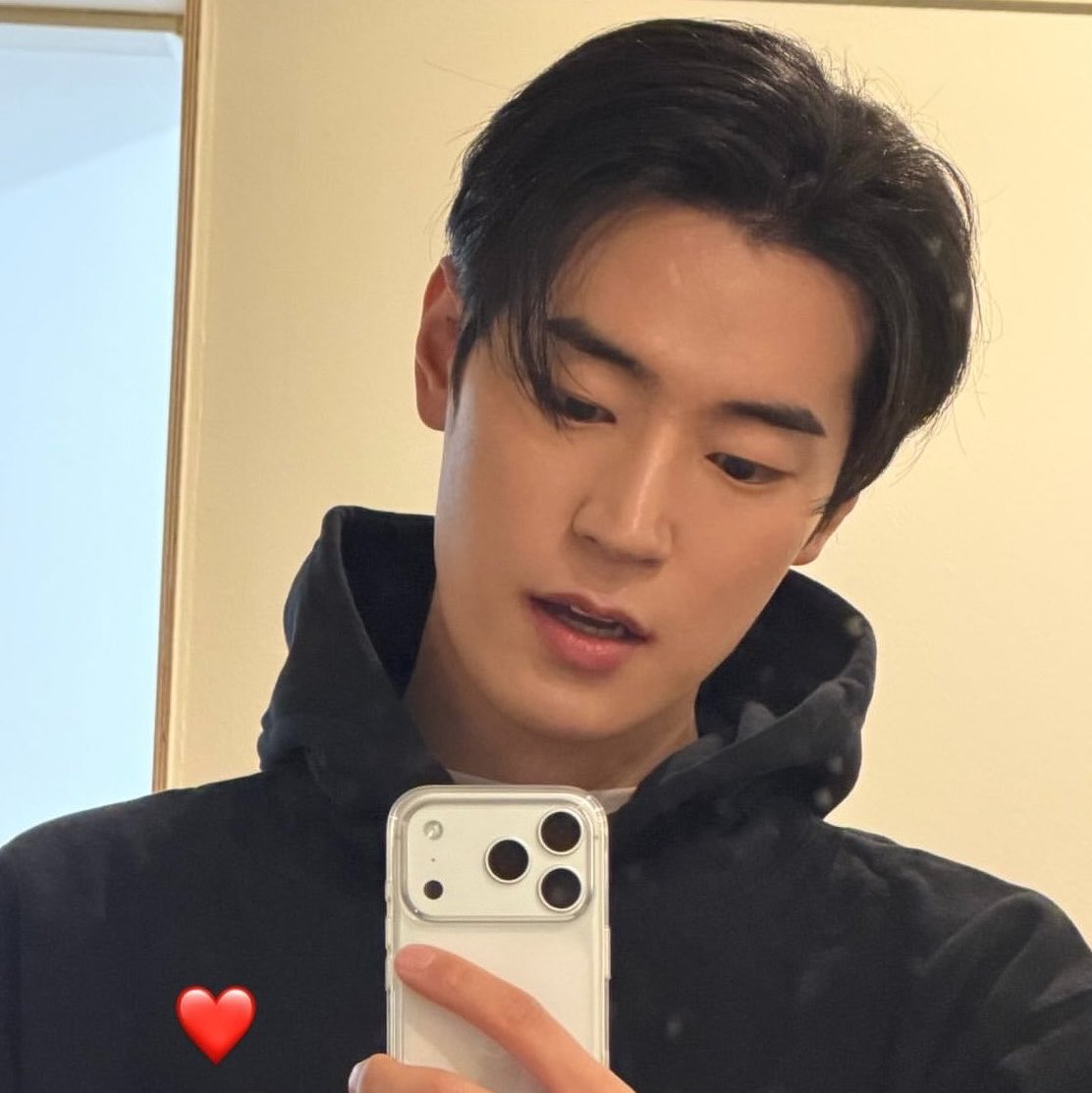 scpp2806's tweet photo. 8살연하 만나는법: 외모 https://t.co/KxTuoerqna