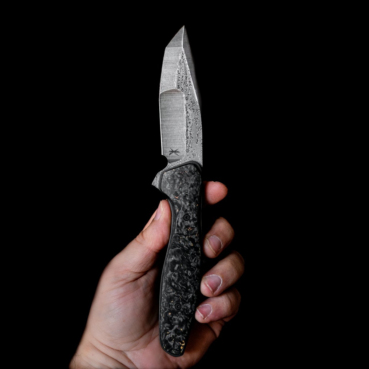 Introducing a new 🔪 to The Old Man's Collection: The Keanison Knives Mastiff #5! Let's discuss:

Slow.

Silent.

Methodical.

Calculated.

Keith "Buzz" Thornton crawled through the grasslands of Madikwe Game Reserve toward a luxury compound hidden deep in the reserve. Intel said