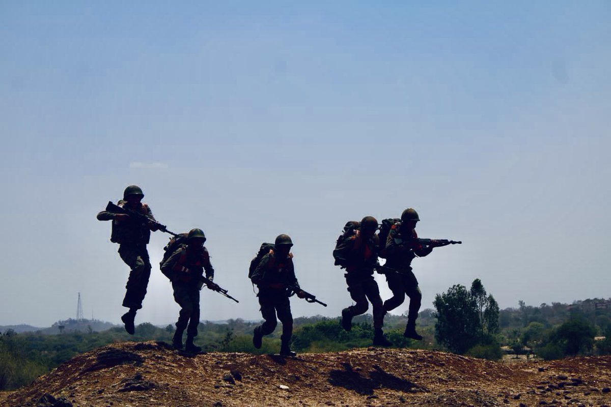 magnardiaries's tweet image. General Officer Commanding-in-Chief, #SouthernCommand visited #Sagar Military Station and reviewed the operational readiness of #ShahbazDivision and tech-enabled training initiatives for #Agniveers at the MAHAR Regimental Centre (MRC).