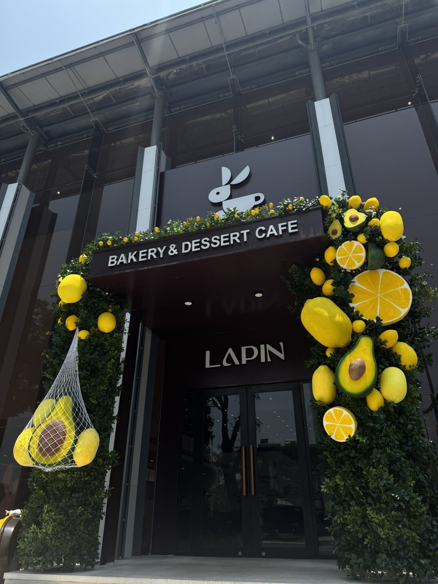 sentinnnel's tweet photo. so i saw a bunny cafe in da nang vietnam  and i had to enter cause bunny = new jeans and the shock that i had when they kept playing new jeans songs. i love you new jeans #newjeansneverdie https://t.co/ema17L2YOw