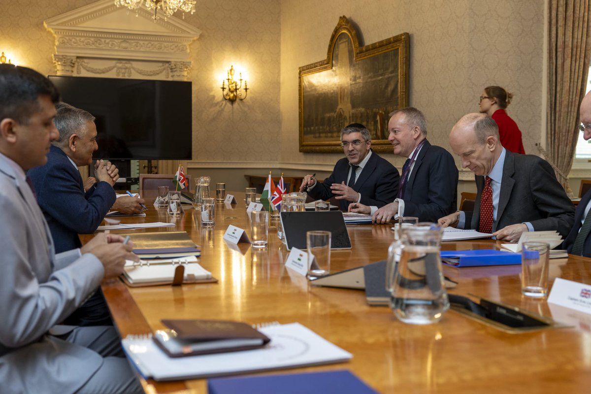 HQ_IDS_India's tweet image. General Anil Chauhan, #CDS, during his official visit to the United Kingdom interacted with Air Chief Marshal Sir Richard Knighton, CDS UK. India and the UK reaffirmed their shared resolve to collaboratively address contemporary challenges from global trade imbalances to emerging