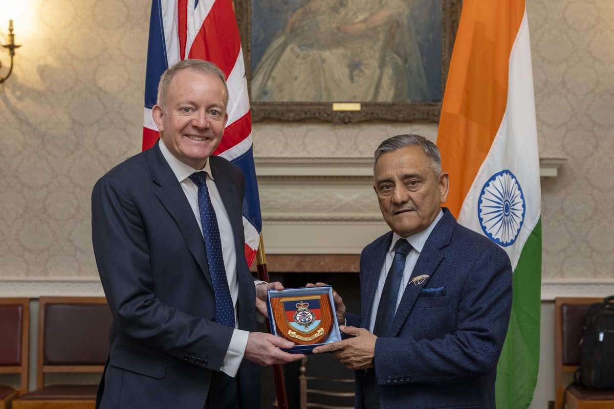 HQ_IDS_India's tweet image. General Anil Chauhan, #CDS, during his official visit to the United Kingdom interacted with Air Chief Marshal Sir Richard Knighton, CDS UK. India and the UK reaffirmed their shared resolve to collaboratively address contemporary challenges from global trade imbalances to emerging