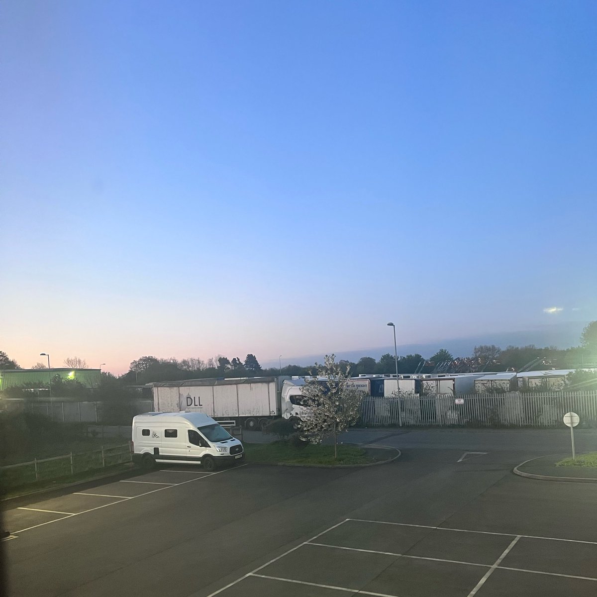charlottebsmith's tweet photo. Room with a dawn view https://t.co/8Zz7LOJcTH