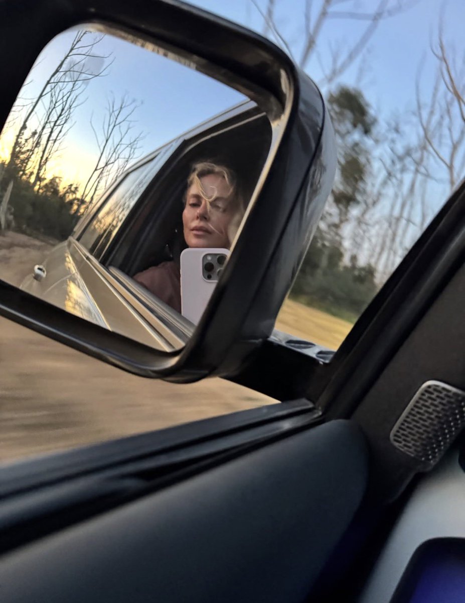 Charlize Theron tweet media