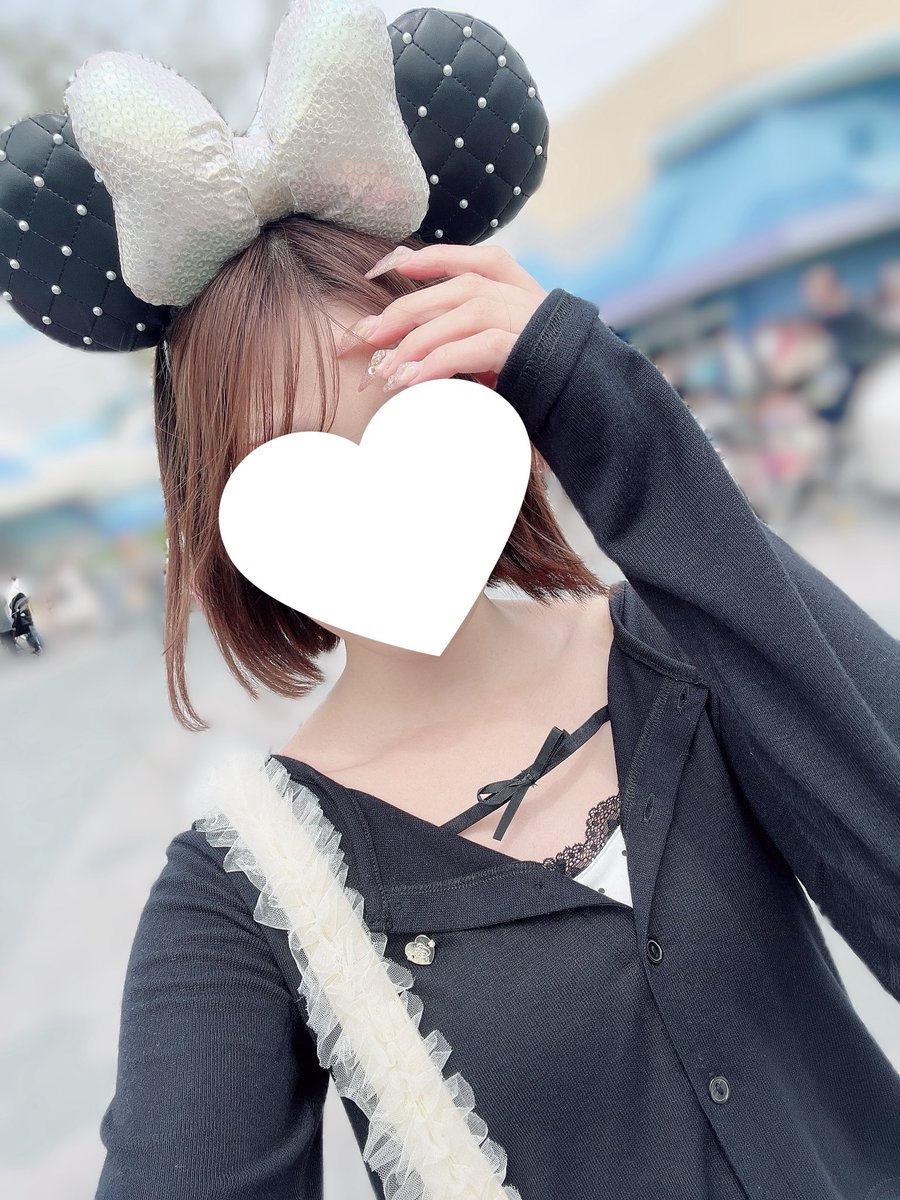 Lsa28coo's tweet photo. Disneylandなう🐭🏰🎀 https://t.co/QCHWF75hjw