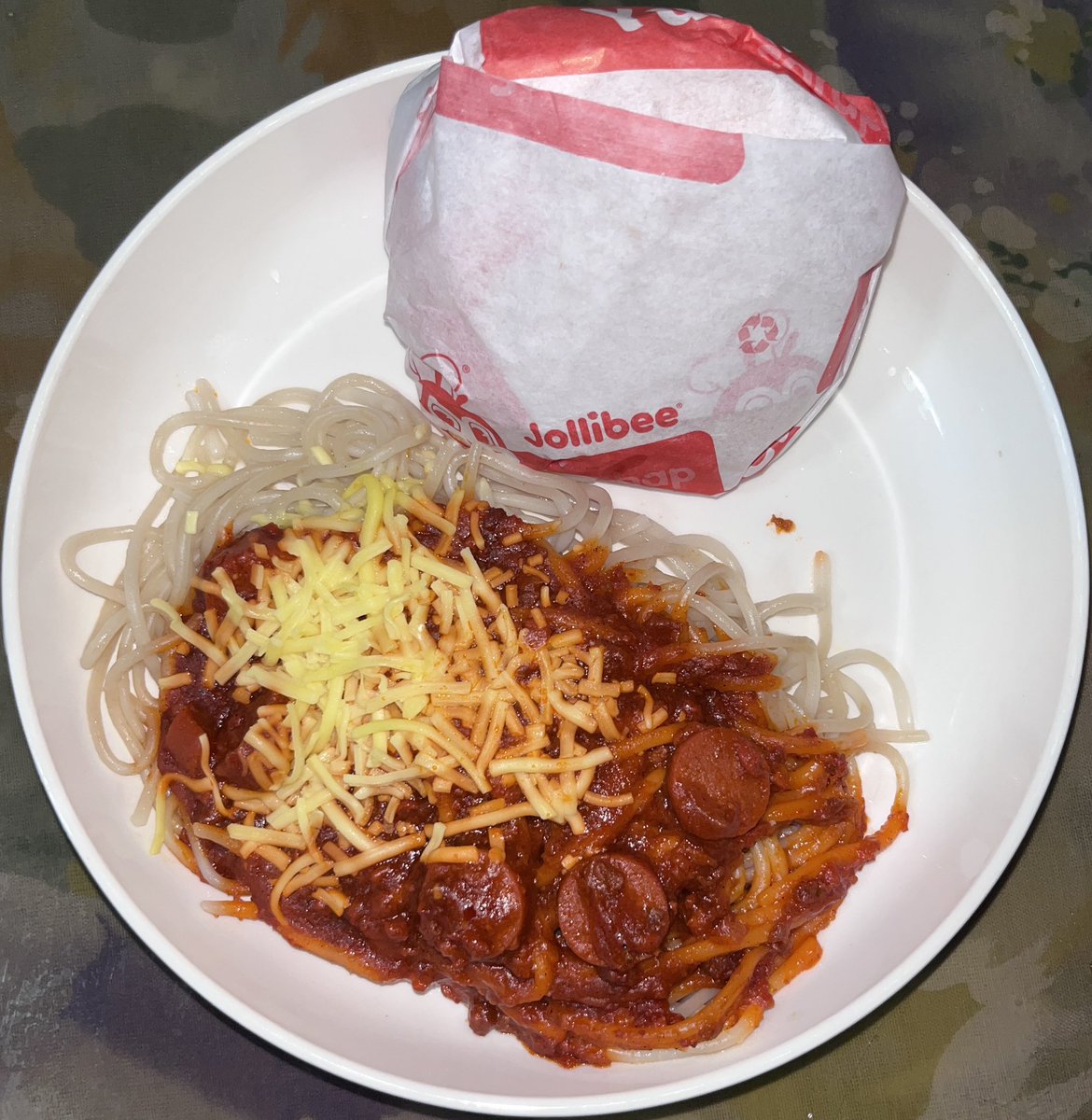 ghoulfied's tweet image. JOLLIBEE NA NASA PLATO #JOLLIBEE #NA #NASA #PLATO #JOLLIBENANASAPLATO #FOODTWT #ANITWT #RITWT