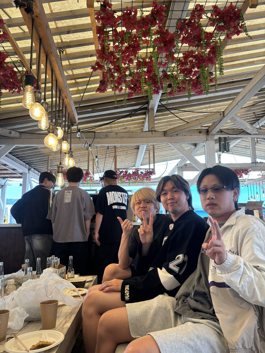 レオやまごん tweet media