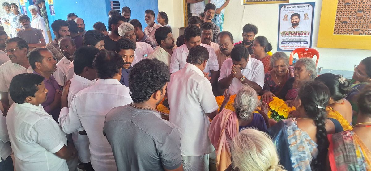 PMKSholinghur's tweet photo. சோளிங்கர் நகரத்தில் #விஜய் அவர்கள் காலமானார் என்பதை மிகுந்த துயரத்துடன் தெரிவித்துக் கொள்கிறோம்.

அவரது ஆன்மா சாந்தியடைய இறைவனை வேண்டிக் கொள்கிறோம்.
அவரை இழந்து துயரத்தில் உள்ள குடும்பத்தினருக்கு எங்கள் ஆழ்ந்த இரங்கல்கள் தெரிவித்துக் கொள்கின்றேன்... https://t.co/hAjGWuGcl1