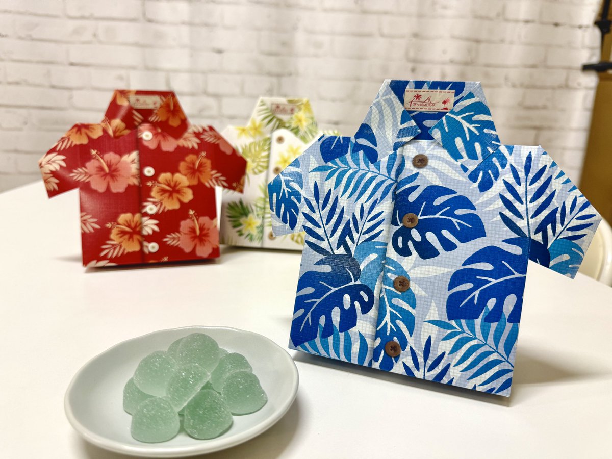 chigasakikankou's tweet photo. ラスカ茅ヶ崎41周年記念㊗️🎉
 #茅ヶ崎ALOHAグミゼリー が
スペシャルプライスで販売中！

通常1箱600円(税込)が410円(税込)👀

3箱セットは通常1500円(税込)が1200円(税込)🉐😳

期間は4月30日(木)まで。

茅ヶ崎らしいアロハシャツパッケージは
食べ終わったあとも小物を入れたり飾ったりお楽しみいただけます🌺

 #茅ヶ崎市
 #茅ヶ崎みやげ
 #茅ヶ崎市観光案内所
 #茅ヶ崎アロハ
 #茅ヶ崎の海の色
 #塩サイダー味