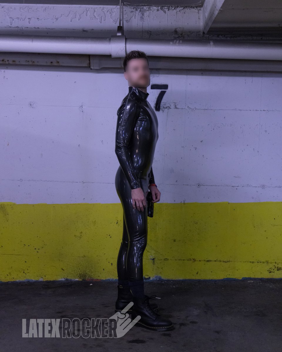 Latex Rocker / Rubberium tweet media