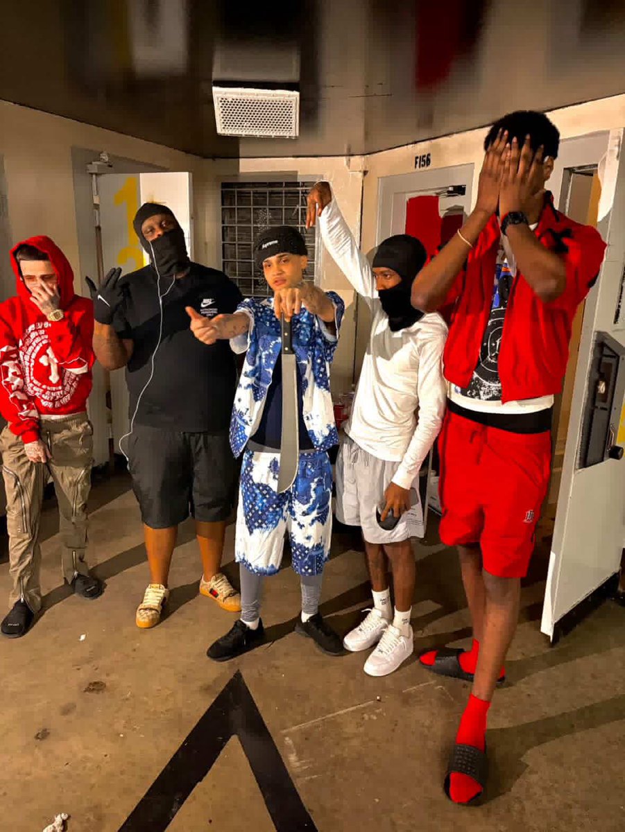 Gptwinn's tweet photo. I’ll never tell em let me out the kar 🩸🩸❤️‍🔥PookLiving4L #FREEDABROS #DR5NXHHHH https://t.co/4SPUJ11Yig