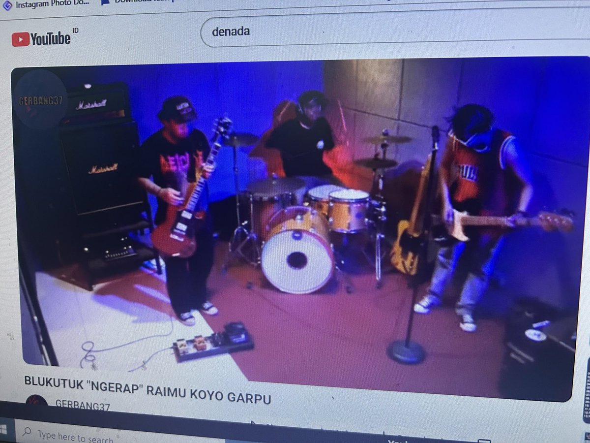 IwanIwe's tweet photo. Hari ini diawali dengan lagu milik Blukutuk: “Raimu Koyo Garpu”. Ada yang masih ingat? https://t.co/x4zXEU5kHF