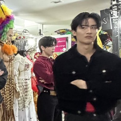 ที่งี้ จะอยู่กับแฟน
ปกติ กินข้าวโทรหาแต่กู !