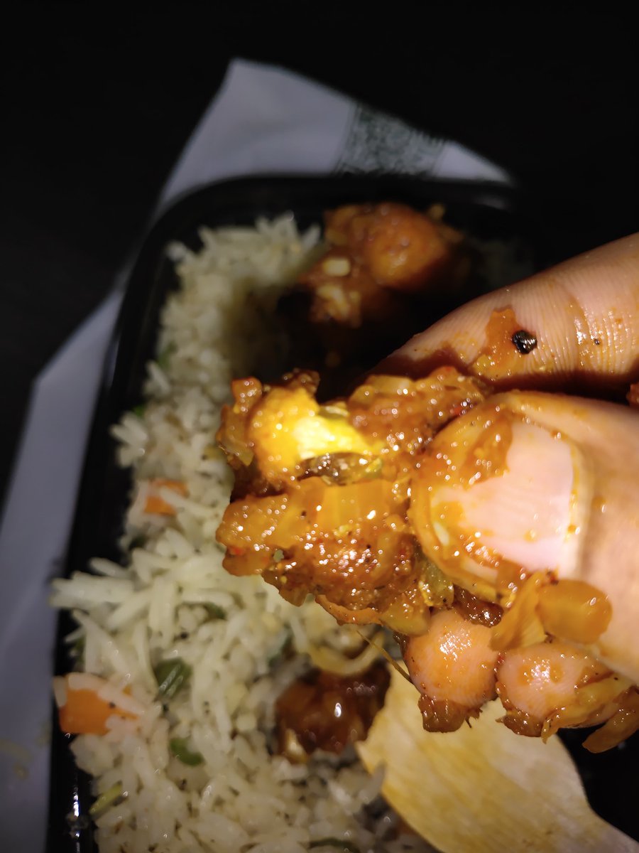 PARTH07__'s tweet photo. Recently i ordered fried rice and paneer chilli combo from Zomato but i received gobhi chill. Registered a complain through their mail I'd but they are declining the request and saying we are unable to take further action.Dear @zomato @deepigoyal @nch1915 have a look at pics https://t.co/GCvje9zn6n