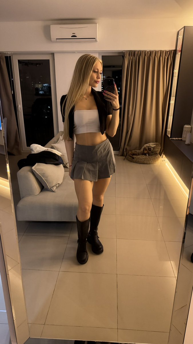 Lily 💌 tweet media