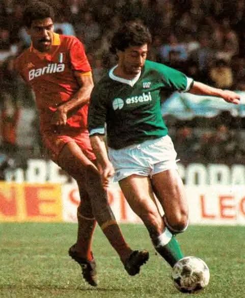 retro_calcio's tweet image. Toninho Cerezo and Tagliaferri, Avellino vs Roma in the 1984/85 Season. 
@usavellino1912_   @roma
#Toninhocerezo #asroma