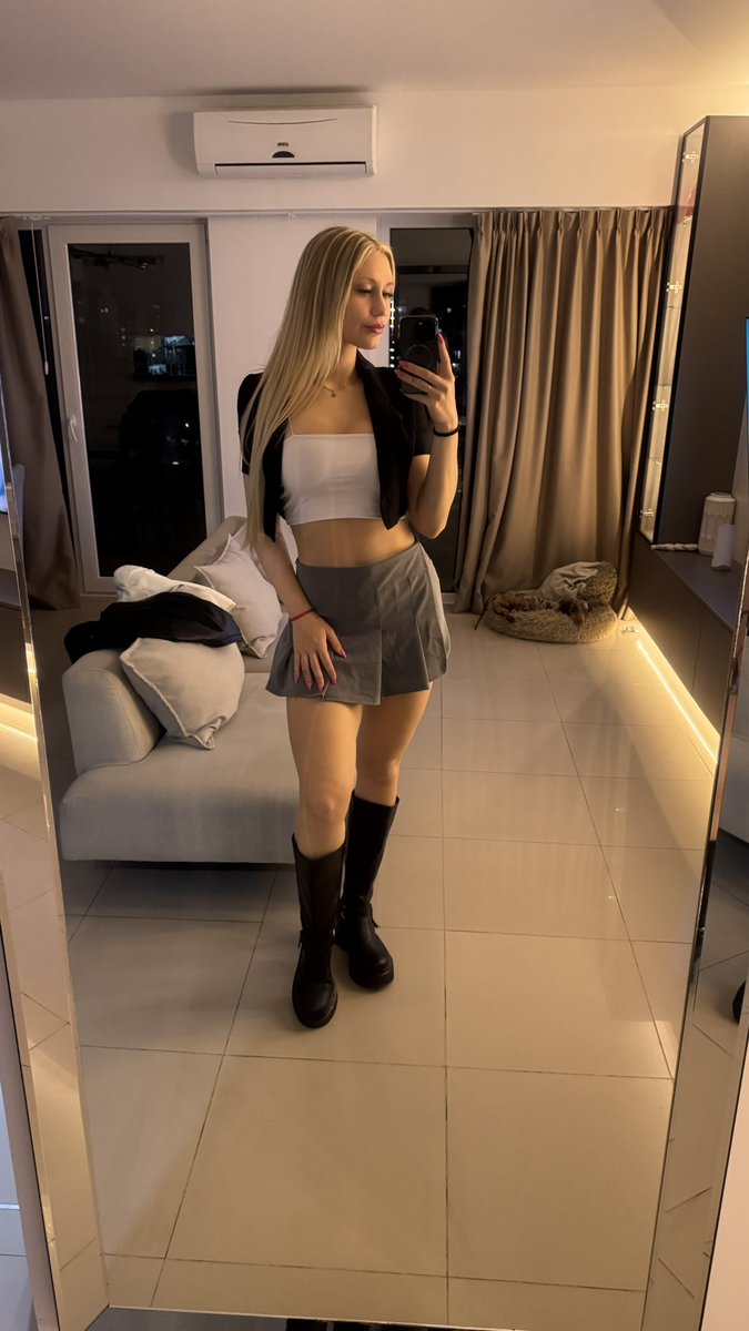 Lily 💌 tweet media