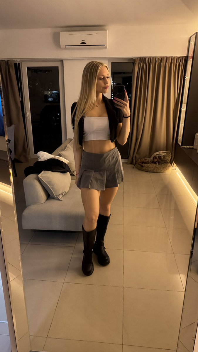 Lily 💌 tweet media