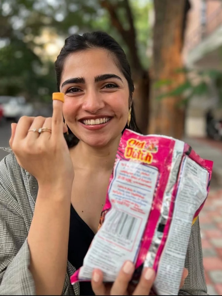 joviikutty's tweet photo. Me, akka&maams♥️
Akka: Jovi inga paaru di "my pinky+chips rings=ur kutty kunji" paaru athae maari iruku🤣😂 
~ akka😤😠 athu onum ipadi irukathu.. 
Akka: Saree ya thooku alanthu paathuruvom? 
Maams to akka: Hey 🤬😡arivu irukka unakku? 
~🥹(finally mama support panranga) tnks mama❤️
Mama: athu illa di #pottachi munda un akka sundu viral perusa iruku di un potta kunji ava sundu viral la paathu thaan irukum dii 😂
~nit tu jovi ma nu varuvinga la apo paathukuraen..hmpff 😤🏃🏼‍♀️🙈

#pottachimemes #sissyclit #sph