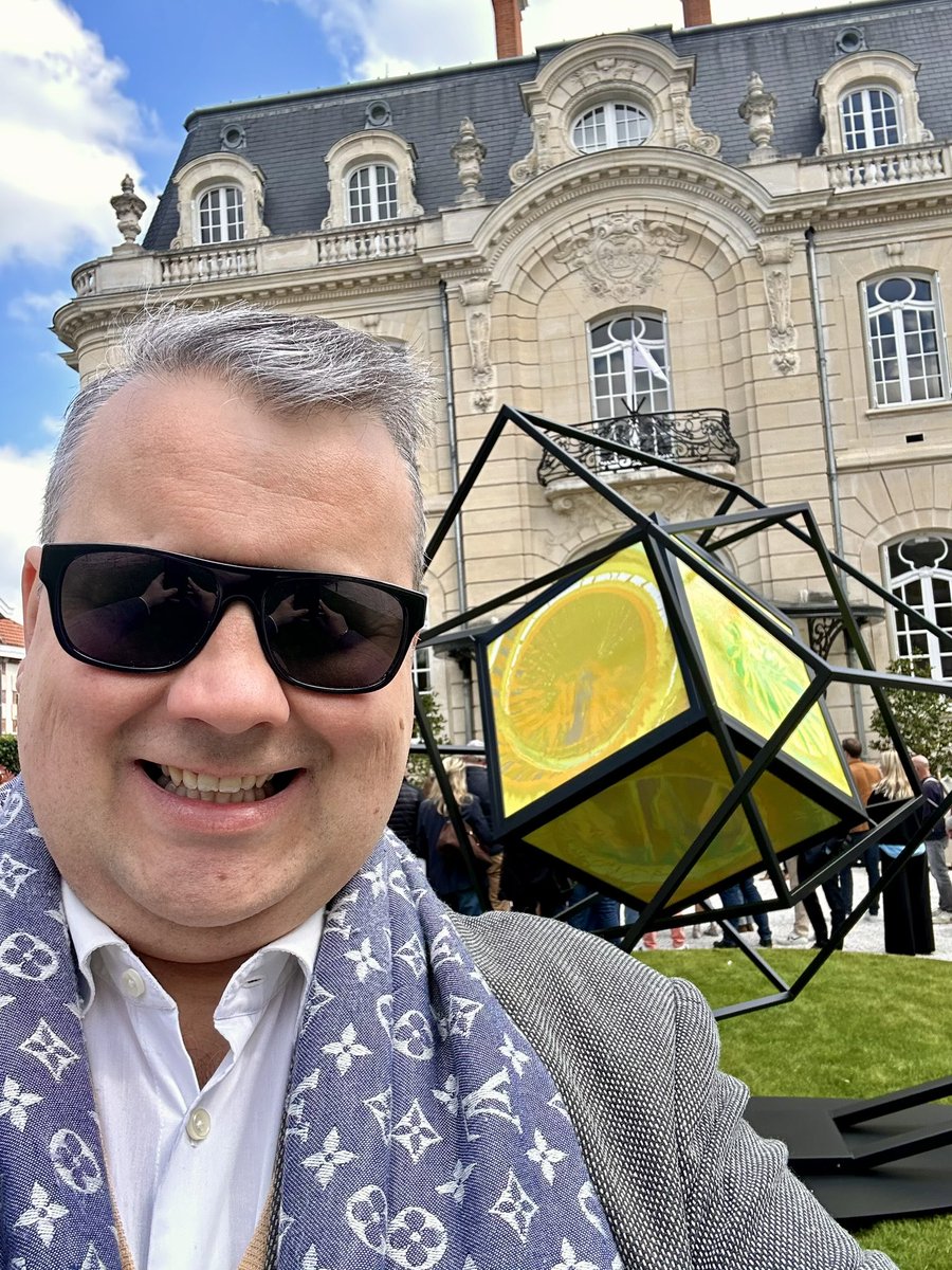 benoit_dh's tweet photo. Inauguration du pop-up store du #ChampagneJacquart avec le vernissage de l'œuvre #InfinityCube du talentueux artiste rémois #NathanBrasseur

Boutique / Terrasse / Dégustation
📆 Ouvert du 21/04 au 26/09
⌚️Du mardi au samedi de 10h30 à 19h30
📍34, boulevard Lundy #Reims https://t.co/cRiGFzRuxA