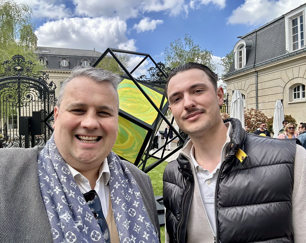 benoit_dh's tweet photo. Inauguration du pop-up store du #ChampagneJacquart avec le vernissage de l'œuvre #InfinityCube du talentueux artiste rémois #NathanBrasseur

Boutique / Terrasse / Dégustation
📆 Ouvert du 21/04 au 26/09
⌚️Du mardi au samedi de 10h30 à 19h30
📍34, boulevard Lundy #Reims https://t.co/cRiGFzRuxA