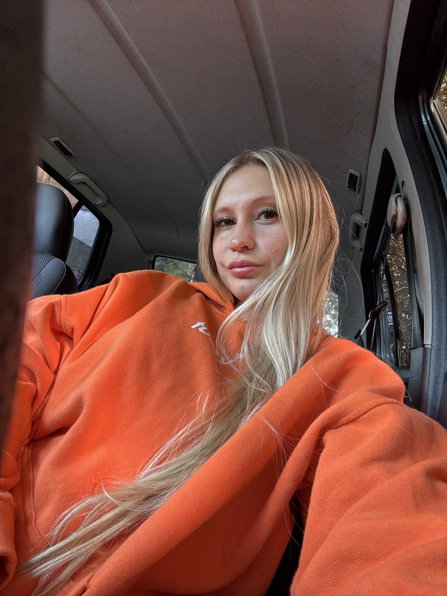 Lily 💌 tweet media