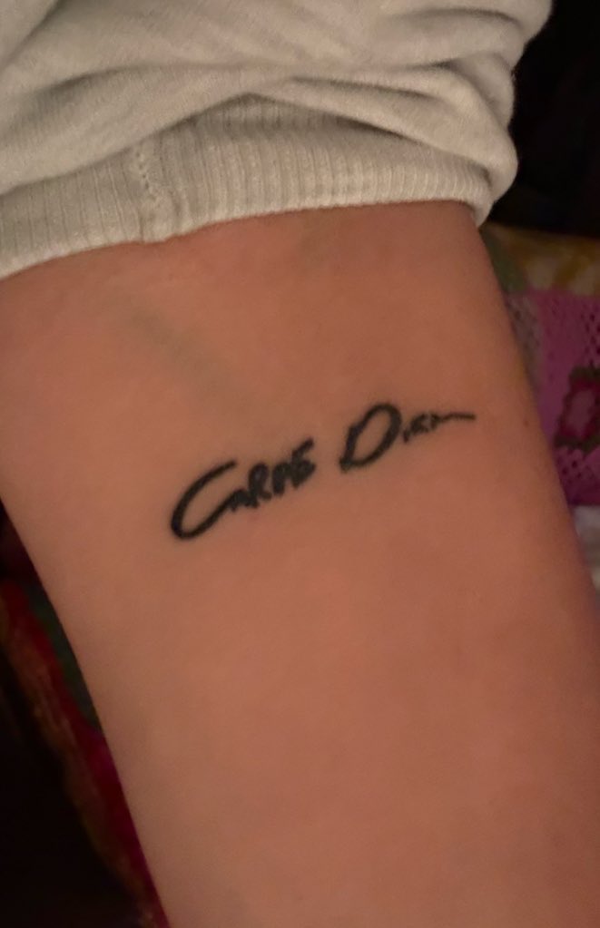 irltoddanderson's tweet image. tattoo healing update !
fresh -&amp;gt; 1 month -&amp;gt; 4 months 

not moisturized in the last pic #oops