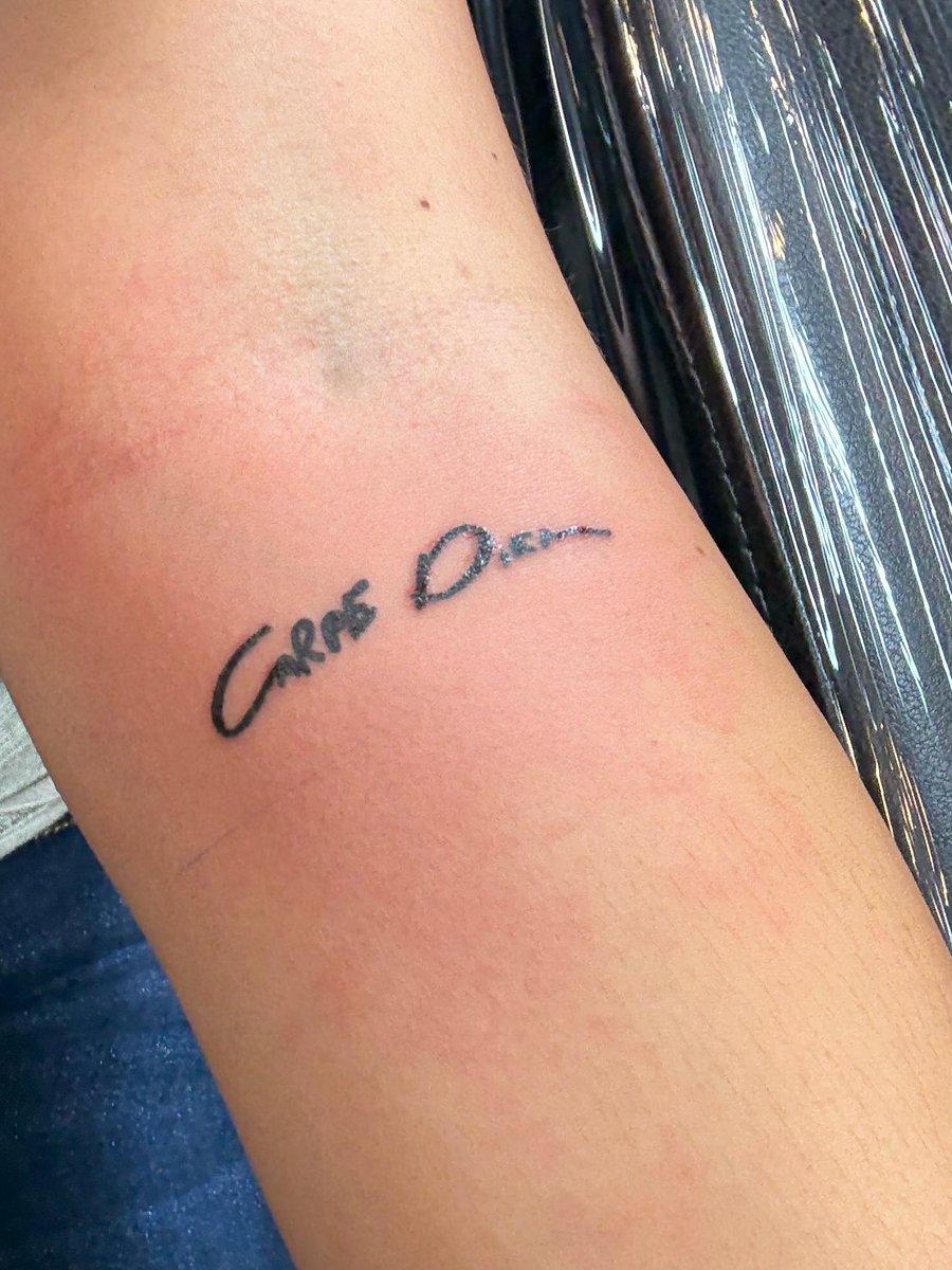 irltoddanderson's tweet image. tattoo healing update !
fresh -&amp;gt; 1 month -&amp;gt; 4 months 

not moisturized in the last pic #oops