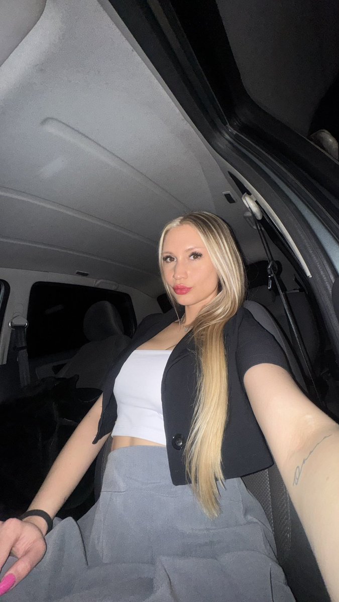 Lily 💌 tweet media