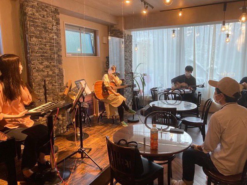 4/26(日)16時〜19時 
スピッツ曲を濃いめ(多め)のオープンマイクです

弾き語り、ピアノ、ウクレレ、初心者の方もぜひ✨

スピッツ曲を多めでお願いします。
今のところ9人が参加予定です

cafetantan.com/contact からメッセージをお願いします。
※要予約です🙇‍♂️
#スピッツ