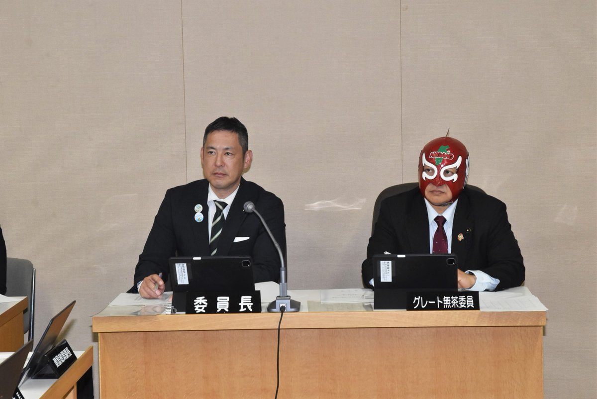 takeo_ooi's tweet photo. 危機管理建設委員会（初委員会）が開かれました
緊張しつつ委員長としての初仕事。
建設部からは
建設産業の次世代を担う人材確保・育成の取組み、高規格道路の整備状況、リニア中央新幹線事業の取組み状況など
危機管理部からは
大町市を震源とする地震による被害状況などについて説明を受けました。 https://t.co/m28430ea9k